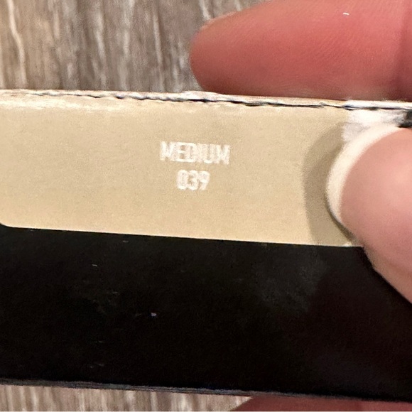 KVD Good Apple Foundation - Full Coverage Serum Foundation- 039 Medium Brand New - Picture 2 of 3